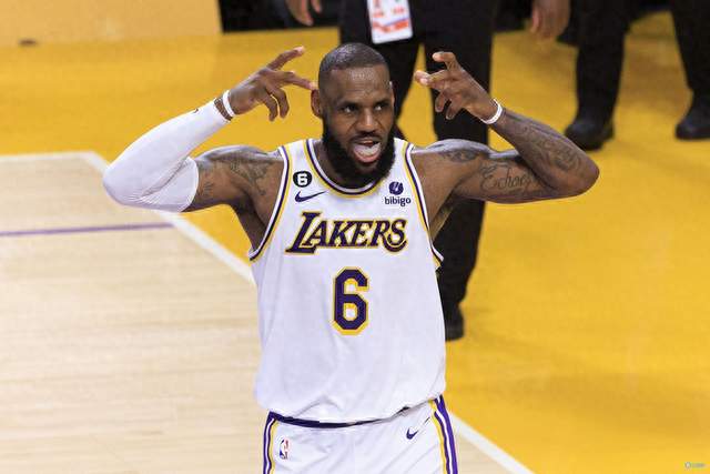 詹姆斯18年季后赛场均34+9+9真实命中率62%，记者：NBA历史第一