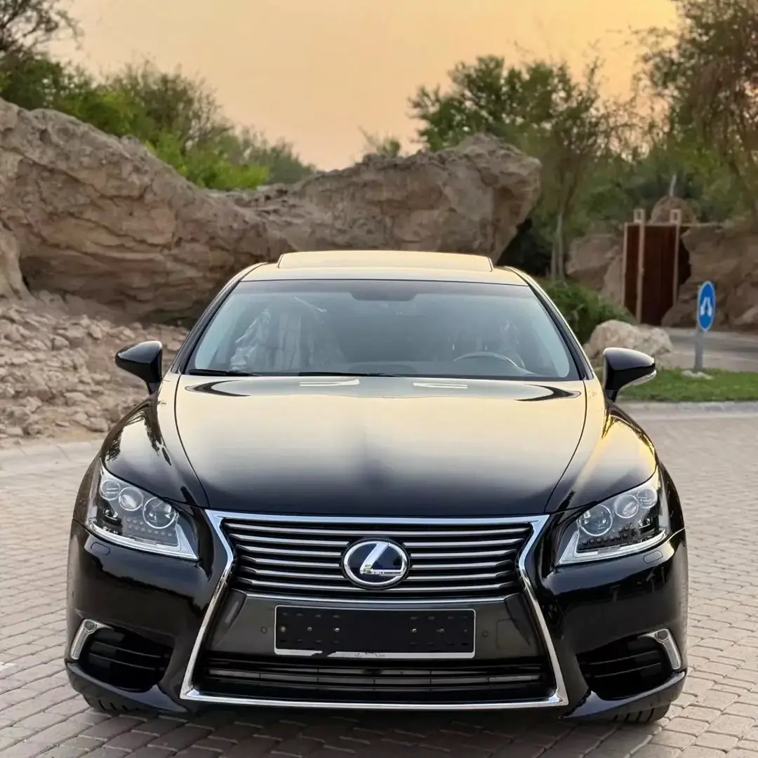 雷克萨斯LS600L让人又爱又恨，V8搭载5.0自吸油电混动