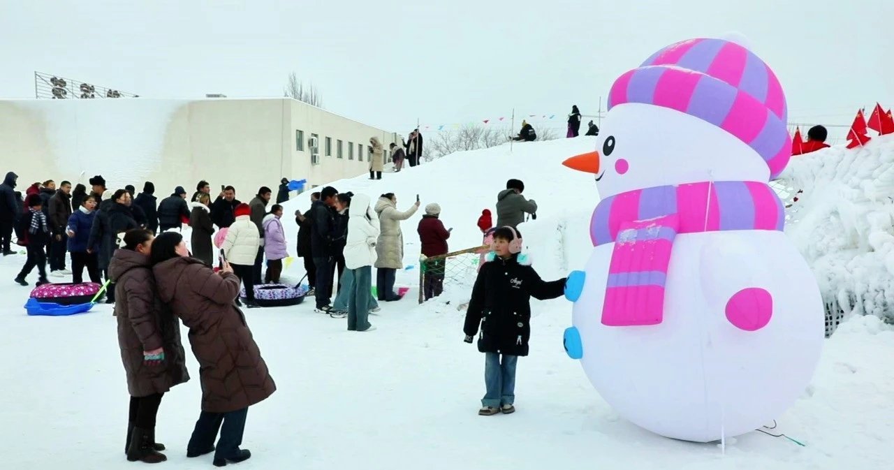 热雪新疆e起来·巴州  热雪新疆e起来 新疆地处冰雪黄金纬度带，雪期跨度长，雪量