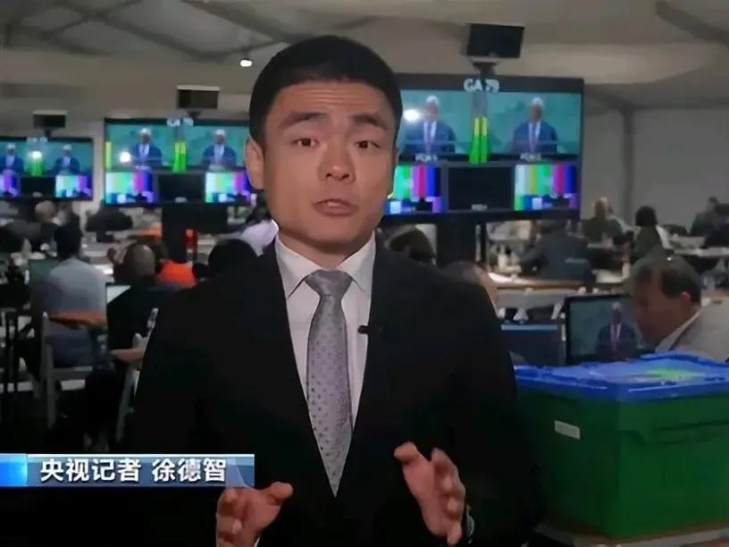 央视记者也用华为，没有用苹果，更没有用友商，记者徐德智难道他买手机不跑分的吗，难