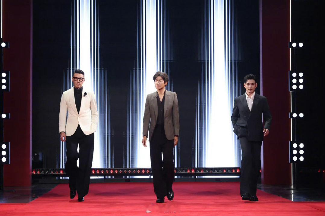 你好星期六全员隐藏款超模 你好星期六高能来袭！穗克斯先生之夜全员集结，男神与新生