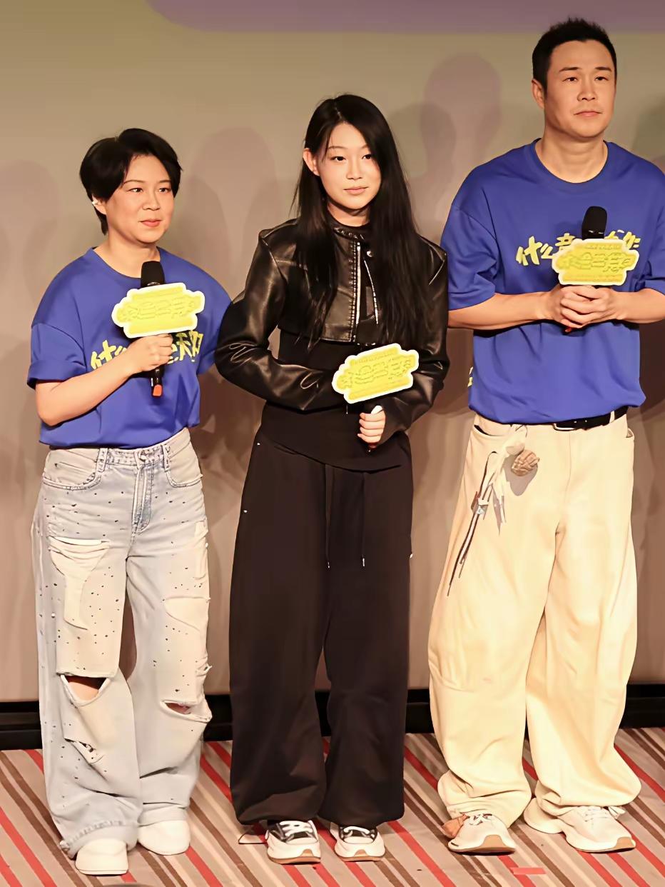 一家三口人，小沈阳的女儿越长越漂亮。