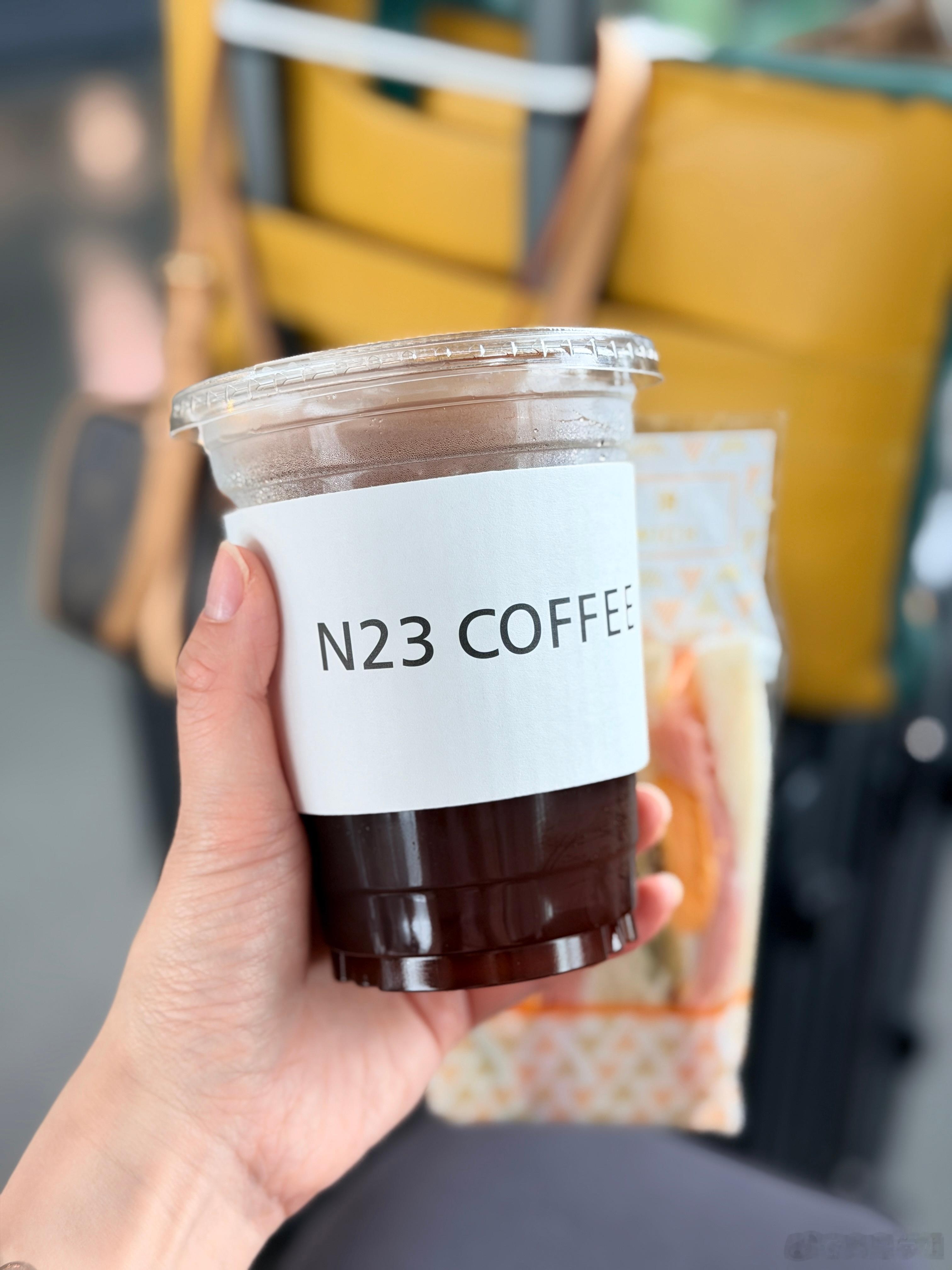 刚滑行就收到我司00后小妞的关心真的是很会提供情绪价值~事情是这样的……早上赶飞