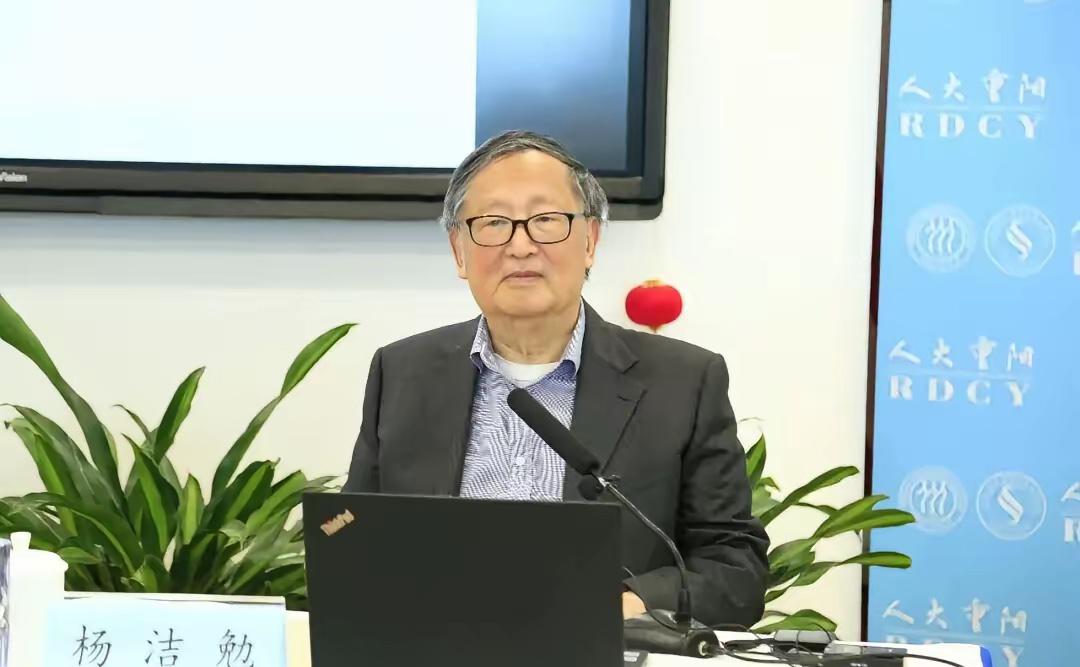 杨洁勉这个名字，上海国关圈的老江湖了，最近一句话算是把不少"学者"的脸打肿了——