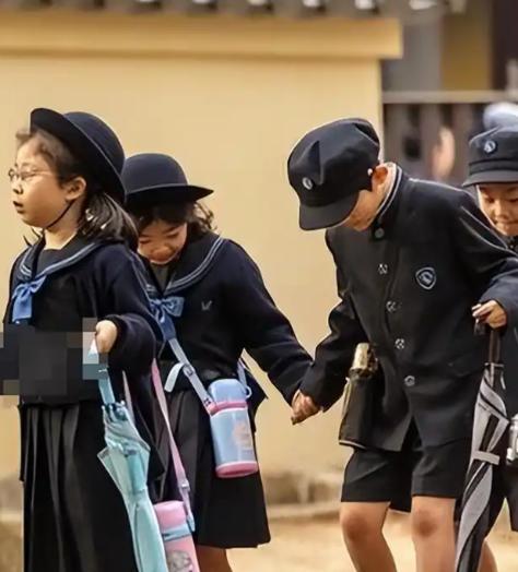 常有日本网友在网上反问我们：你们是不是误判日本了？在他们看来，日本的年轻一代里，