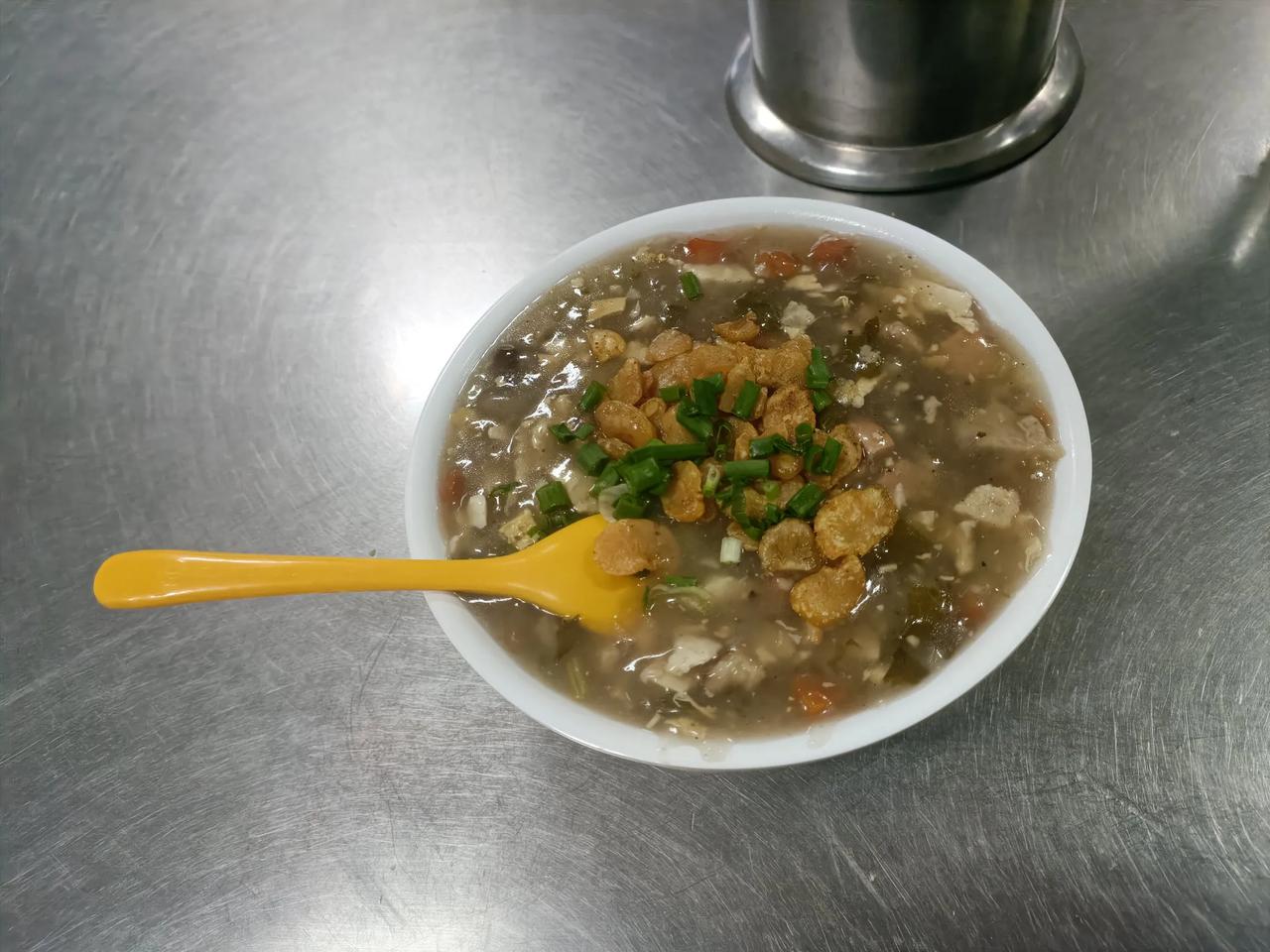 你吃过“杂拌汤”吗？绵阳米粉挺有名气的，不过有些地方的人早晨却偏爱“杂拌汤”呢！