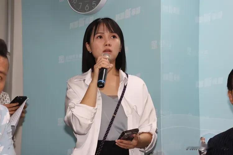 柯文哲2日晚上神秘行程去哪？吴怡萱哽咽：他去看手术后的爸爸

柯文哲2日凌晨3点