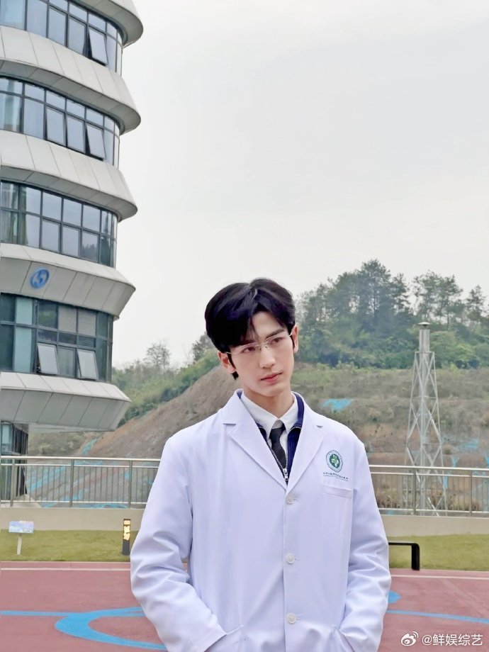 张凌赫 你还挺何苏叶 张凌赫是懂玩梗的！粉丝表白被怼，一句“你还挺何苏叶”，角色