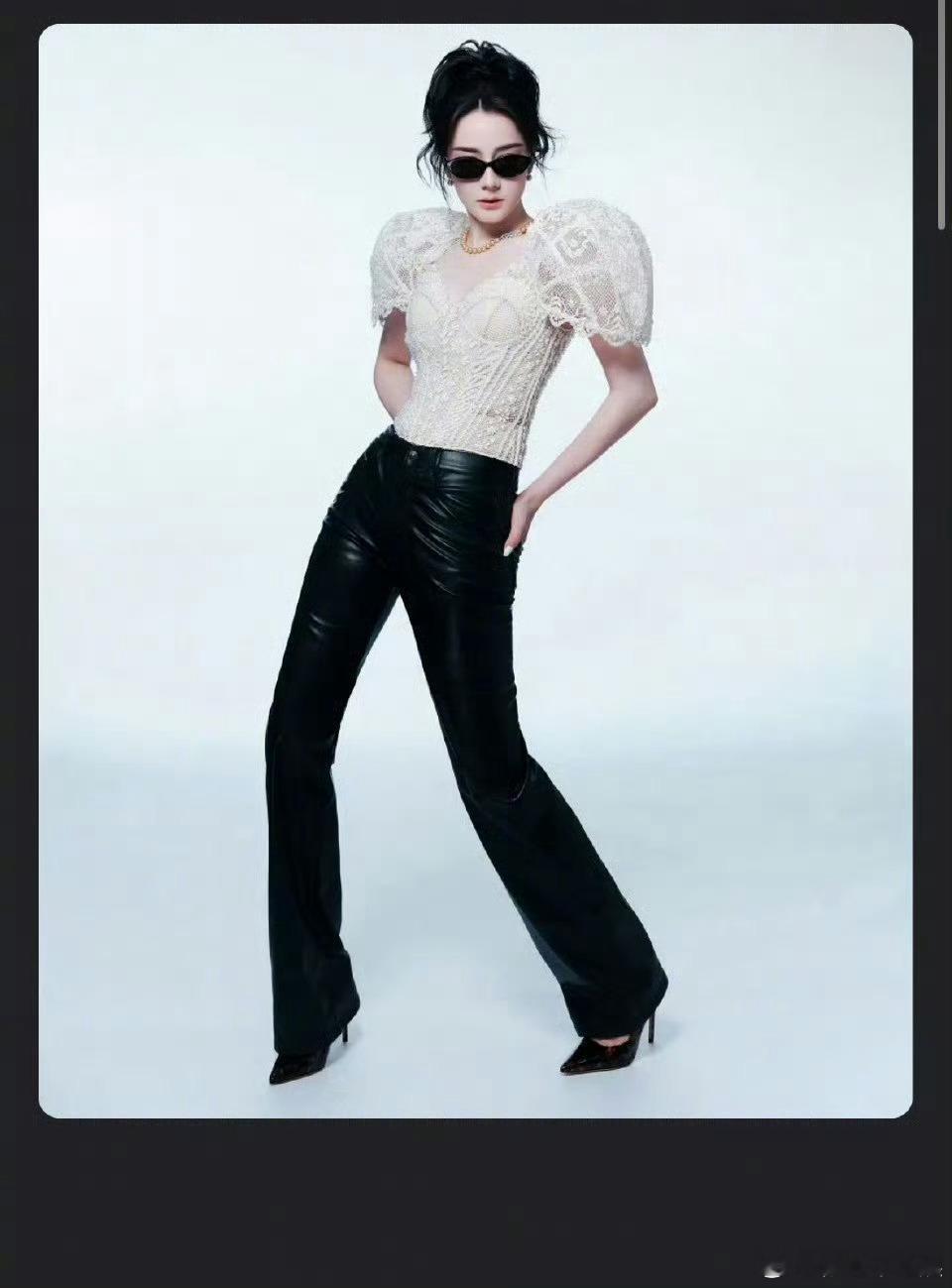 真的很难理解迪丽热巴的这个妆造啊。 