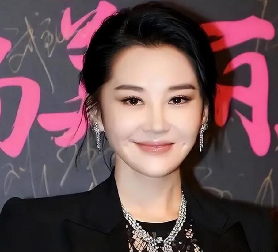 57岁许晴现状，曾有过三段恋情，一生都被各种标签定义，至今单身
娱乐 明星