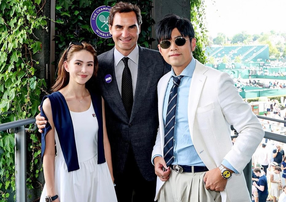 酷！周杰伦、昆凌和费德勒最新温网2026合影曝光！周杰伦费德勒温网合影