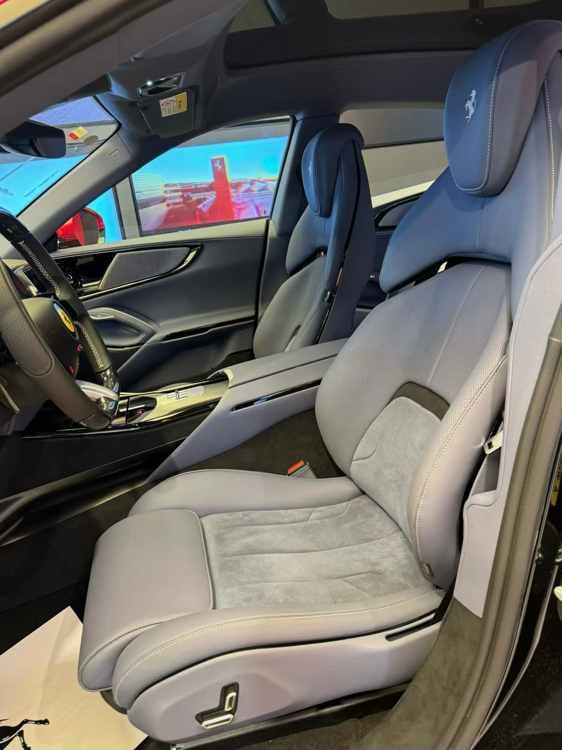 法拉利Purosangue FUV 