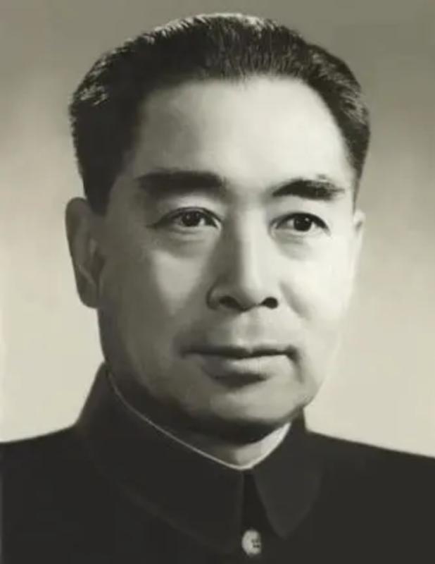 周总理去世后，部分遗体被解剖研究，肝、肺、大脑都形成恶性肿瘤，当年抛散骨灰的地方