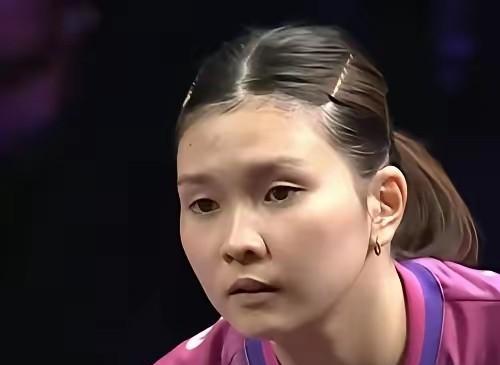 桥本帆乃香，削球刀，不靠力量靠耐心，三局11-7，像打太极，把新加坡选手磨到怀疑