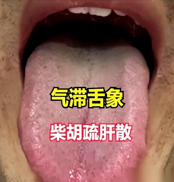 他猛地翻过身，背对妻子，装睡。
身后的那声叹息，比骂他一句还难受。黑暗里，他能感