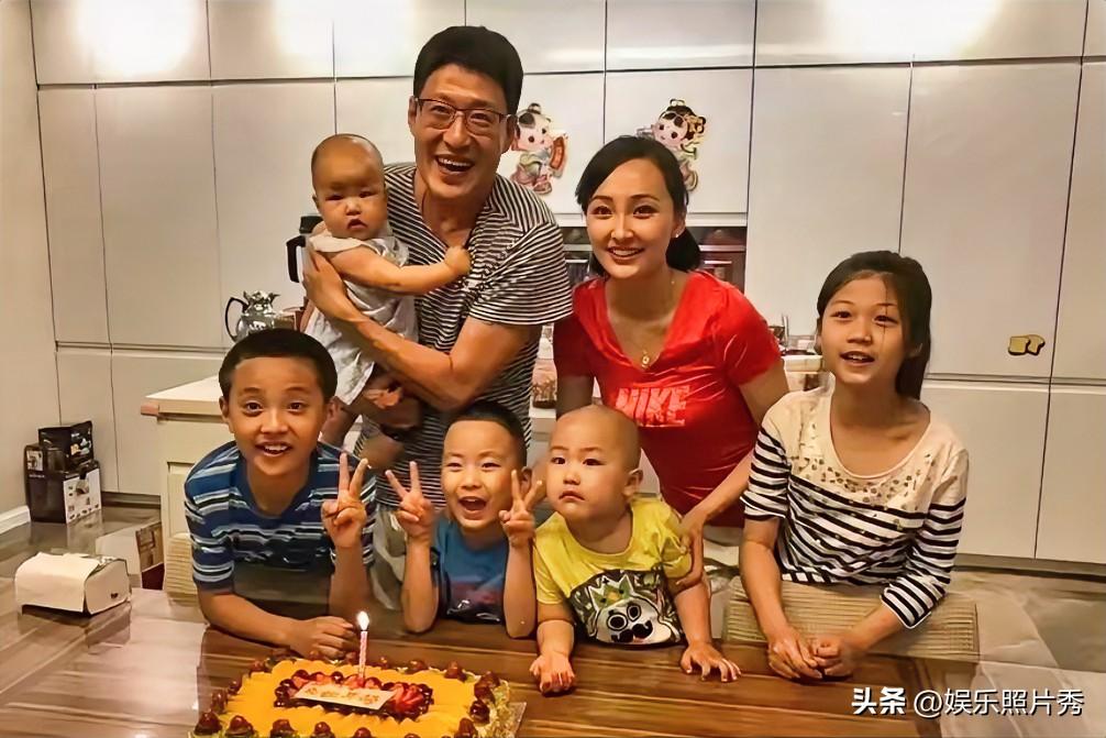 于震和辛月特别的“般配”，俩人打心里喜欢“天伦之乐”！

俩人相差11岁，但是一