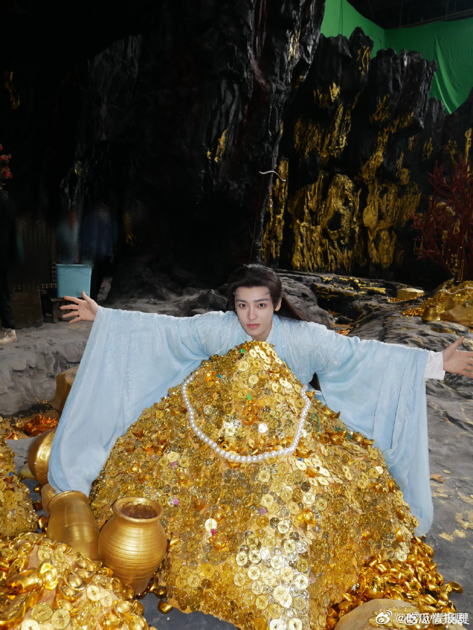 侯明昊发长文告别逍遥 红烨的故事落幕了，但那些爱恨与坚守，会一直留在心里，再见亦