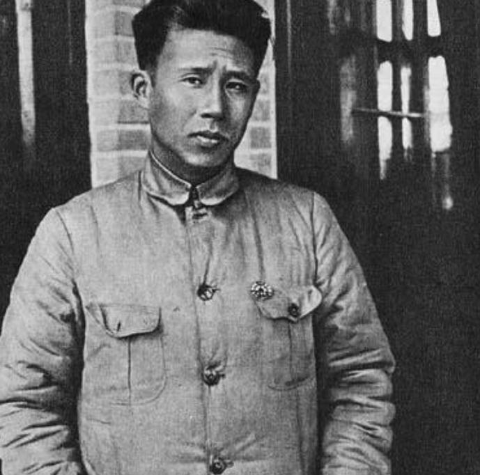 1933年2月，陈赓和廖承志在上海法租界先后被捕，廖承志一副贪生怕死的样子说：“