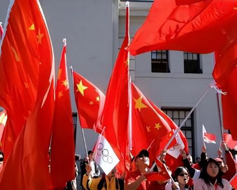 中国只要一直不打仗，世界就会怎么样？
 
答案很直白。中国不打仗，自家老百姓睡得