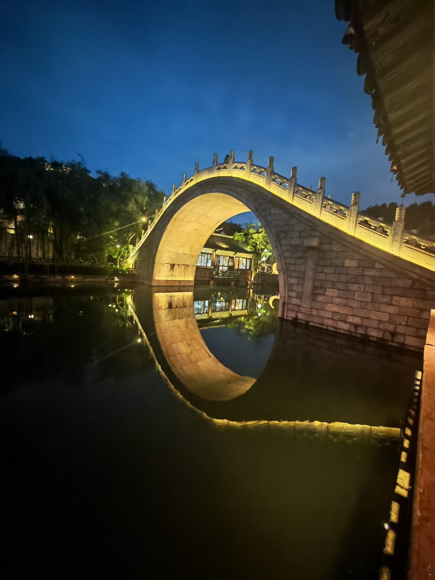 司马台长城名字的由来原来和戚继光戍帅戍边有关，恰逢雨后祥云 酷似骏马奔驰。大家都