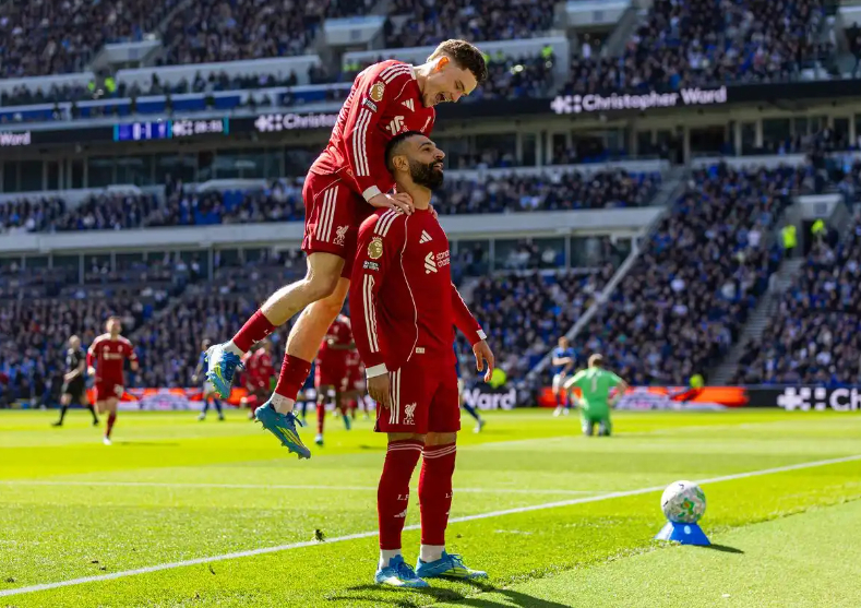 埃弗顿1比2利物浦 利物浦这个赛季够坎坷了，到了赛季末，就是保欧冠资格，现在其他
