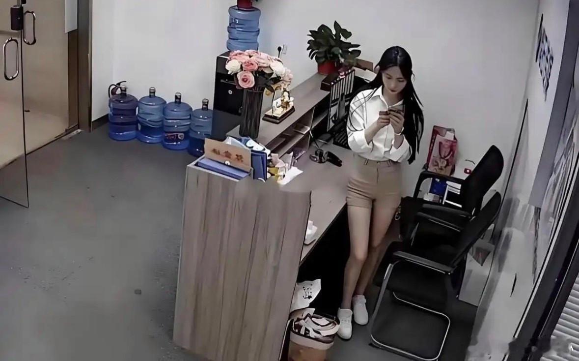 公司换了一个前台，生意都变好了…. 