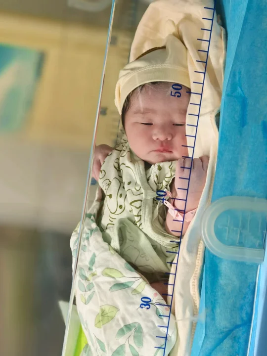 生了！是儿子，6.8斤！可以暂停一下恭喜我嘛😊