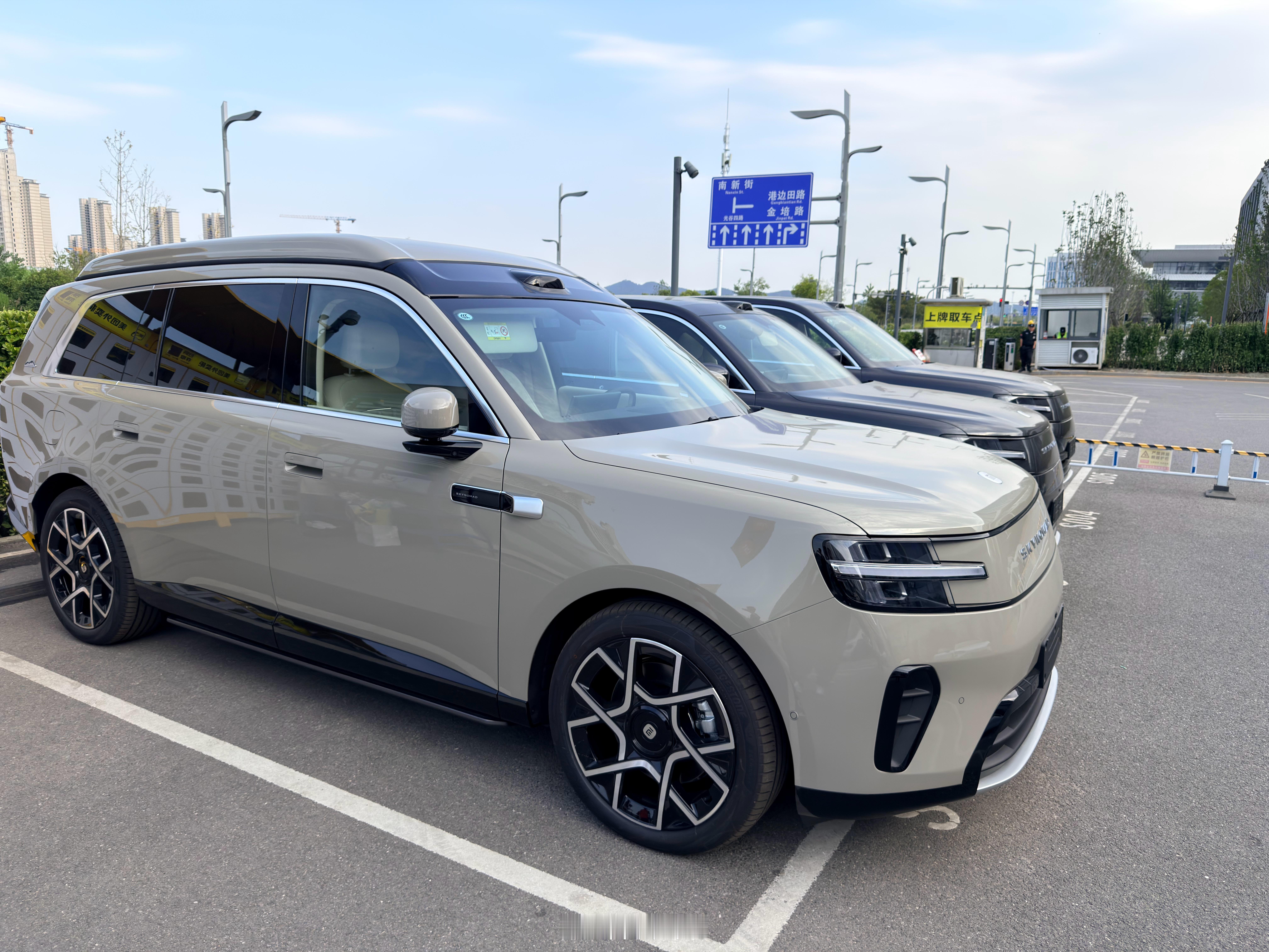 小米N90 MAX 探索版 299900元车顶确实要比普通版厚一点但喜欢露营⛺️