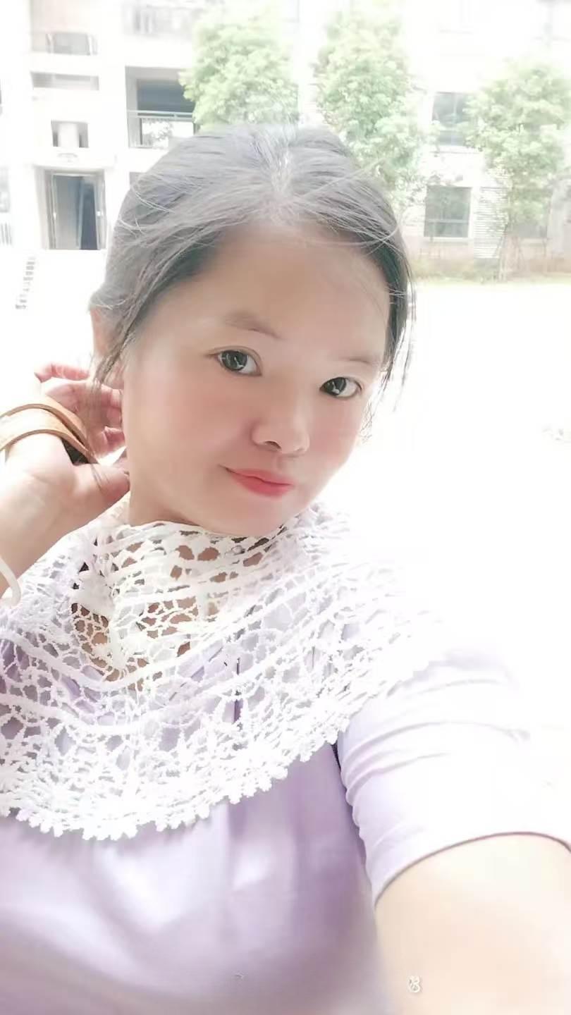 今天有个喜欢我的男人来看我，一见到我，就惊呆了，说我邋里邋遢，说我不洗澡不洗头不