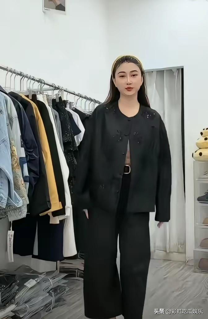 网红王炸姐生前最后十分钟穿的这个衣服太像寿衣了，而且粉丝群里人数444也不吉利。