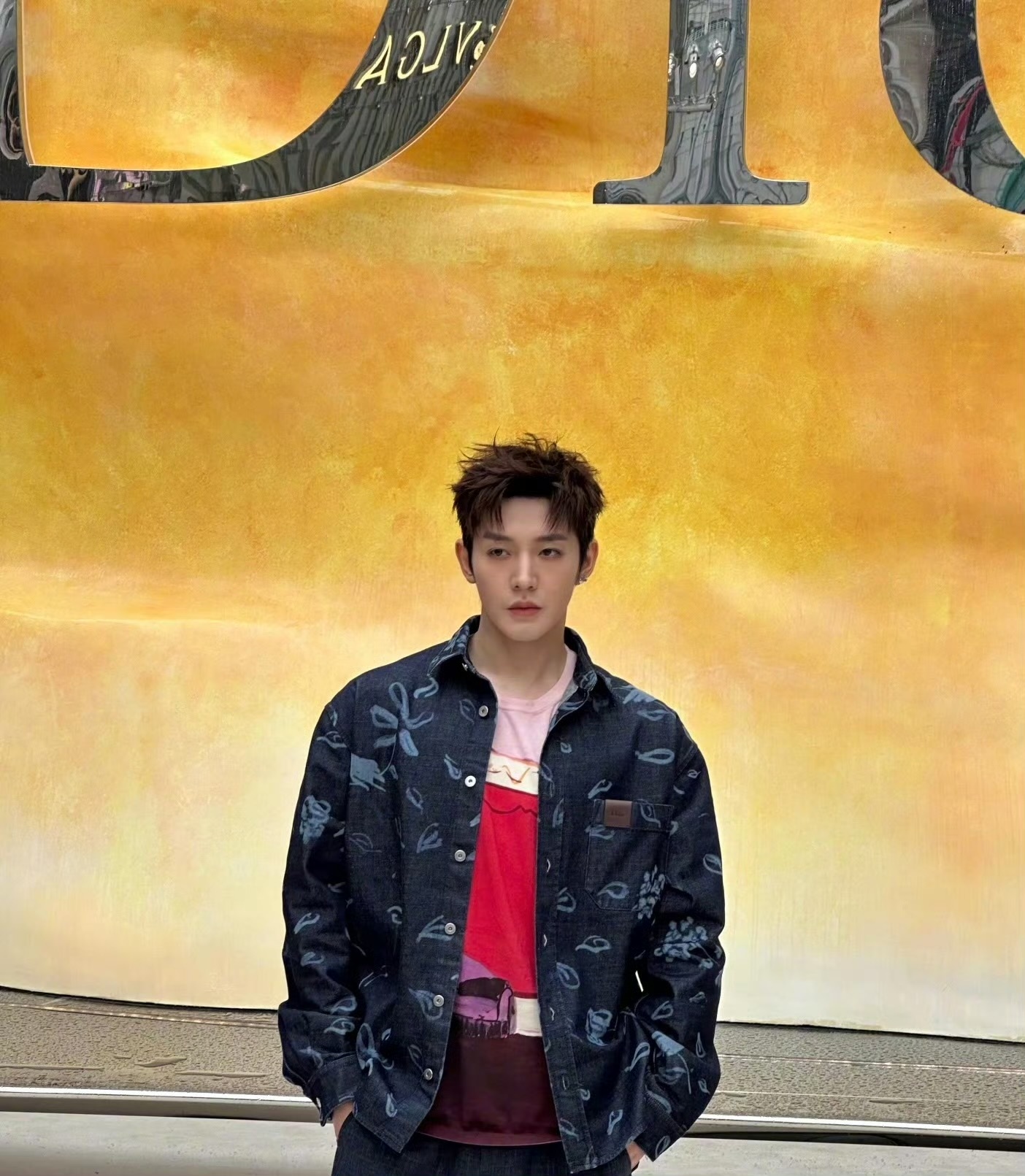 邓为南京迪奥线下活动状态绝了！出发线下活动的邓为更是帅飞边子了