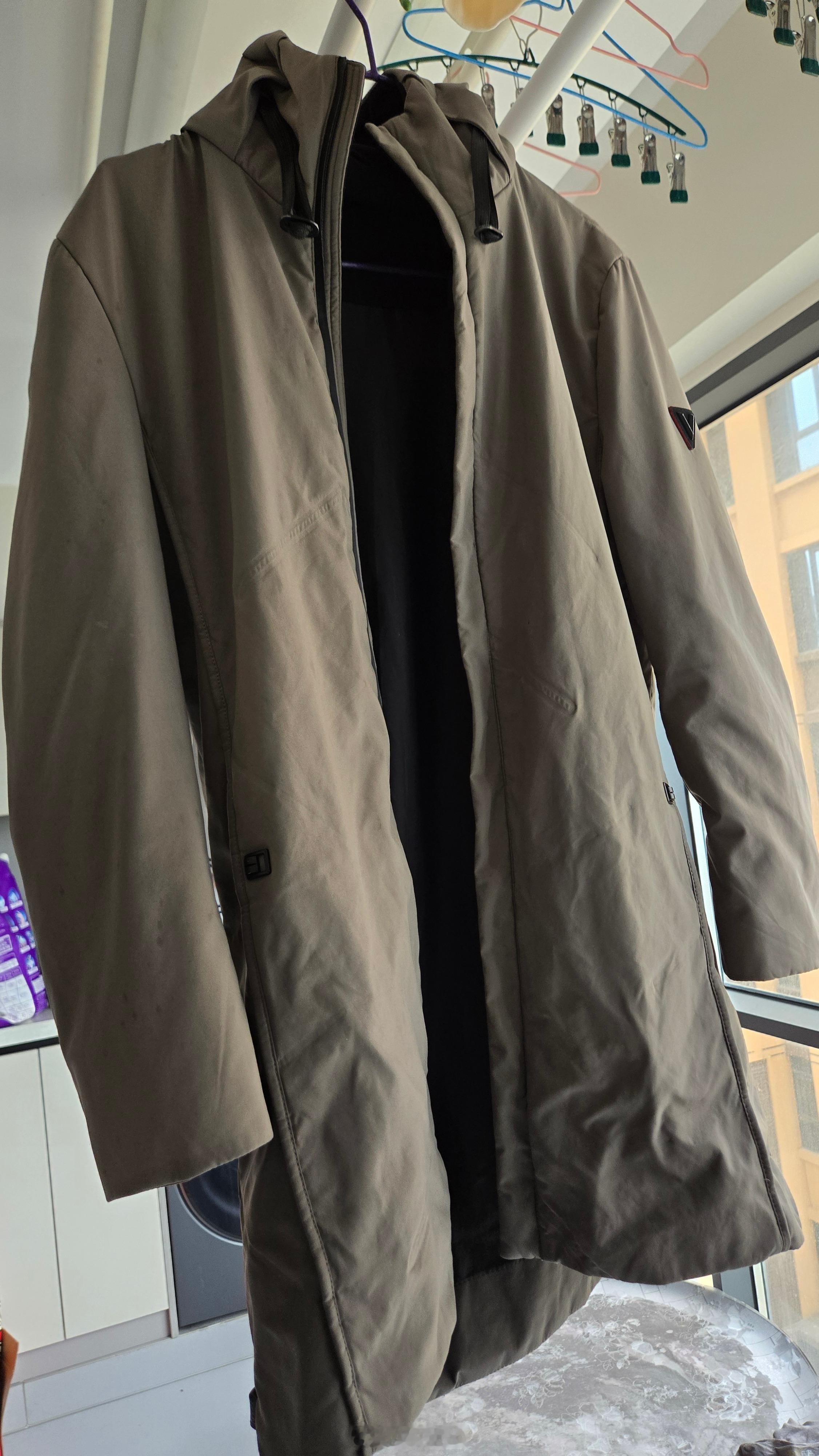 胖东来599元羽绒服充绒量213克 199穿了四年了，保暖程度还是可以的，刚洗完