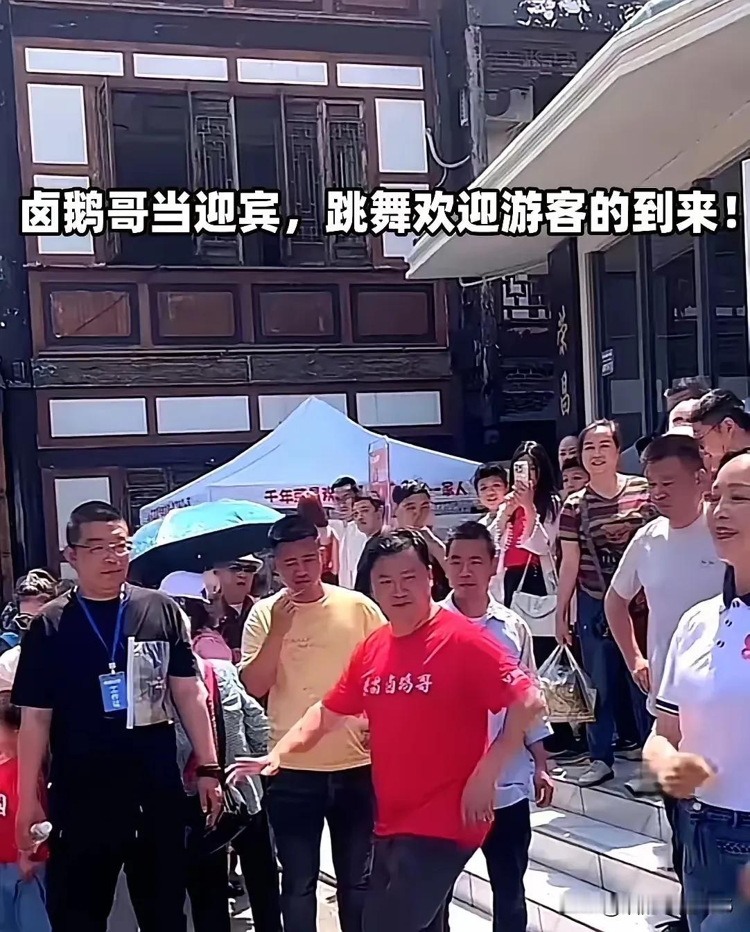 《荣昌官员宠粉狂魔记》*
（超嗨顺口溜版）

劝你别来荣昌玩！

来了怕你不想还