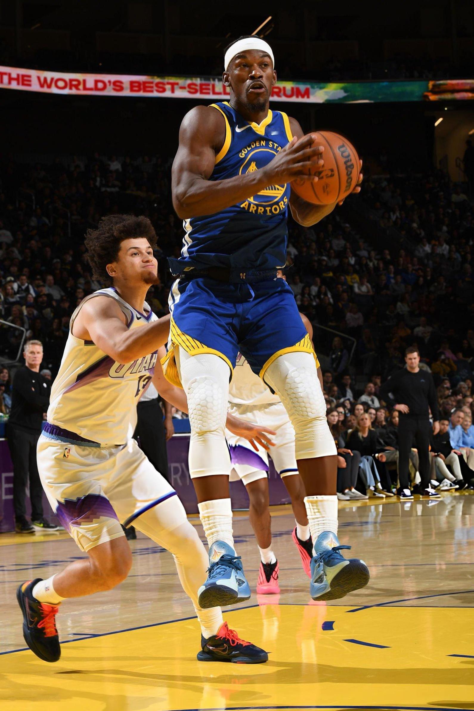 吉米·巴特勒 · 李宁JB4 PE登场34分钟 9投4中 15分 3篮板 7助攻