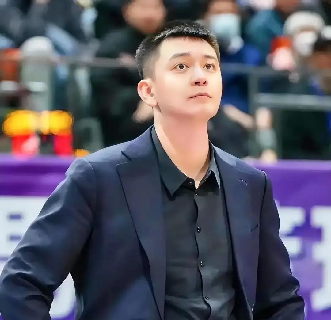 辽宁刚赢北控19分，杨鸣却更愁了。
 
你发现没有？赢球后发布会，他反复提“体能