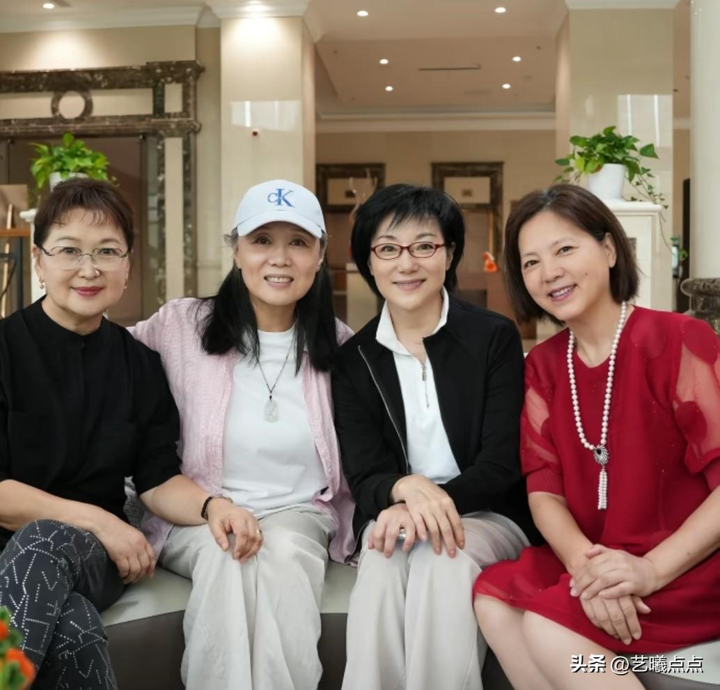 那年，四位“冯素珍”相聚。
冯素珍是黄梅戏《女驸马》中的女主角，湖北襄阳道台之女