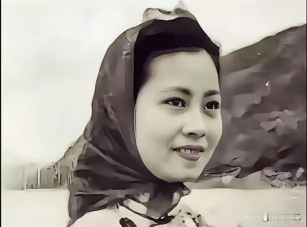 1943年东江女情报员跳江前的一笑，特务头子到死都没懂，自己输得有多彻底
 
1