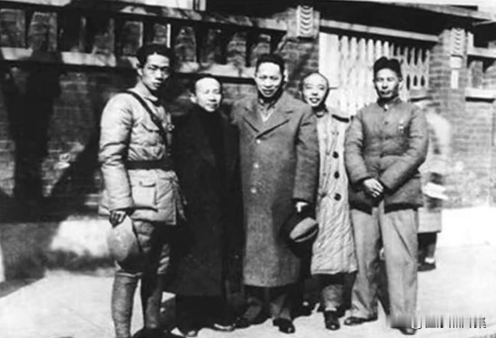 1938年1月4日上午，刚成立10天的新四军军部人员准备乘船从汉口经九江，再乘车
