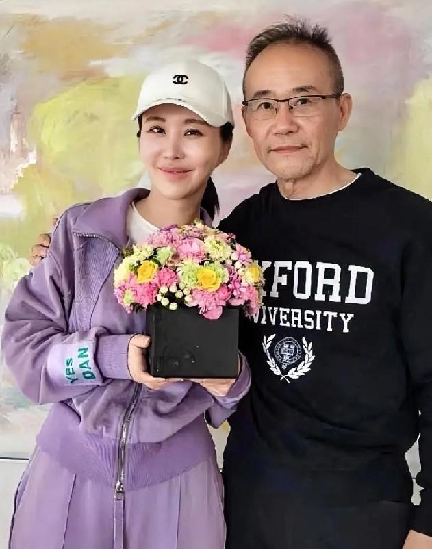 冯仑一个神操作，把田朴珺“推”给了王石，本是解闷，谁知王石竟动了真情。
这哪是爱