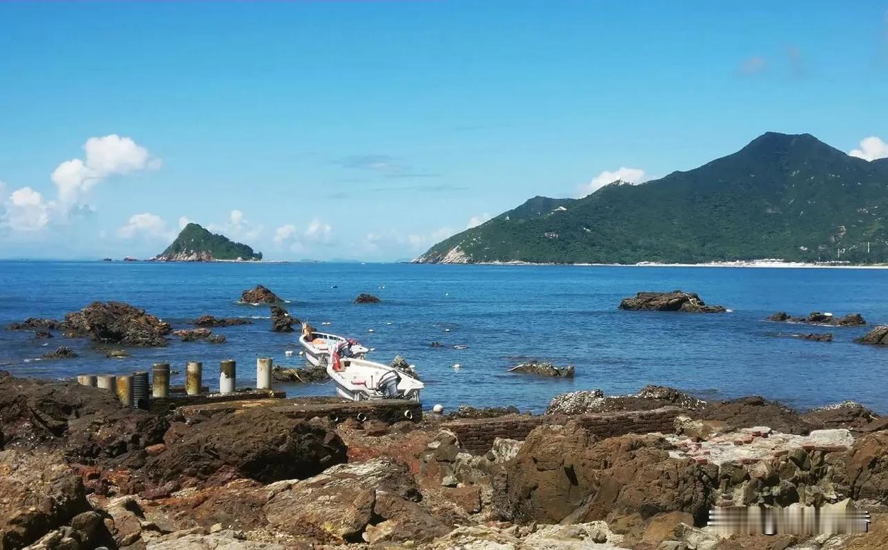 #大地之旅深圳站#7️⃣
深圳西涌位于大鹏半岛，有东涌和西涌，其中西涌海滩是最长