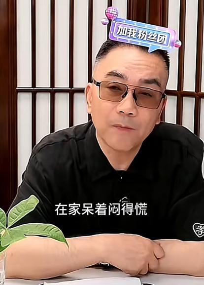 杨议终于扛不住了，直播解释为什么老爷子去世当天，要带他去给人剪彩。

从杨少华去