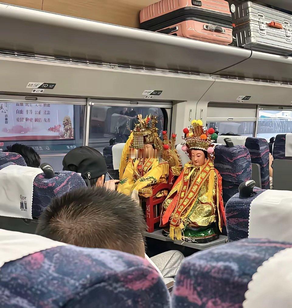 坐车遇到妈祖，一定要许愿，真的很灵验的 