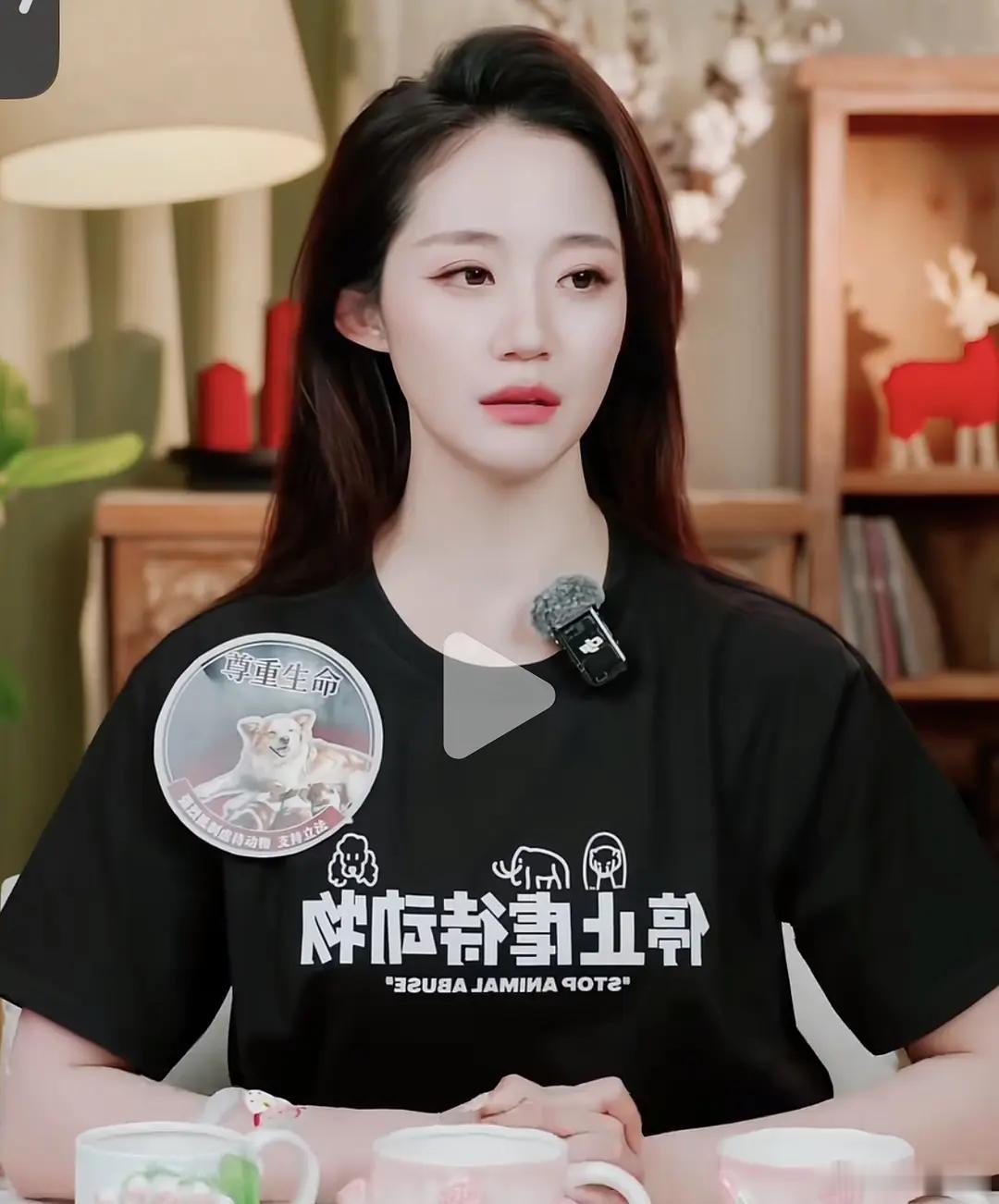 万千惠 眼光不详心地善良 依然在呼吁保护动物 