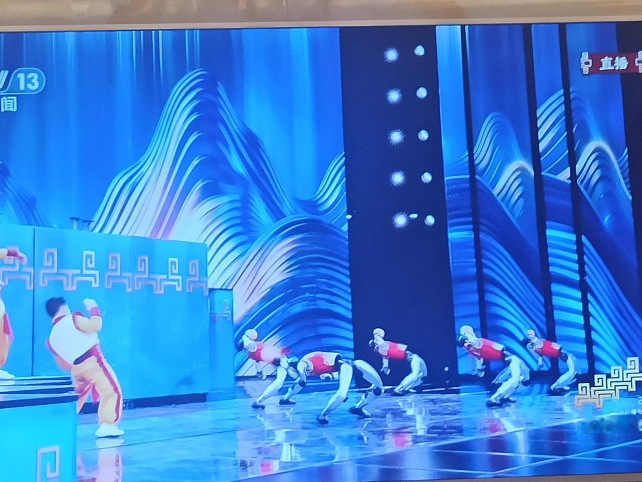 不知道大家看见没有，
宇树机器人这个翻跟斗的动作，真的是亮了！居然可以站得这么稳