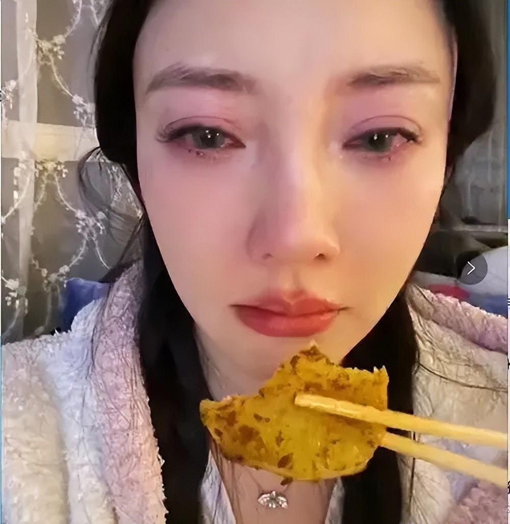 从影后到网红，李小璐的人生简直像过山车一样起起落落。17岁就拿下金马影后，让多少