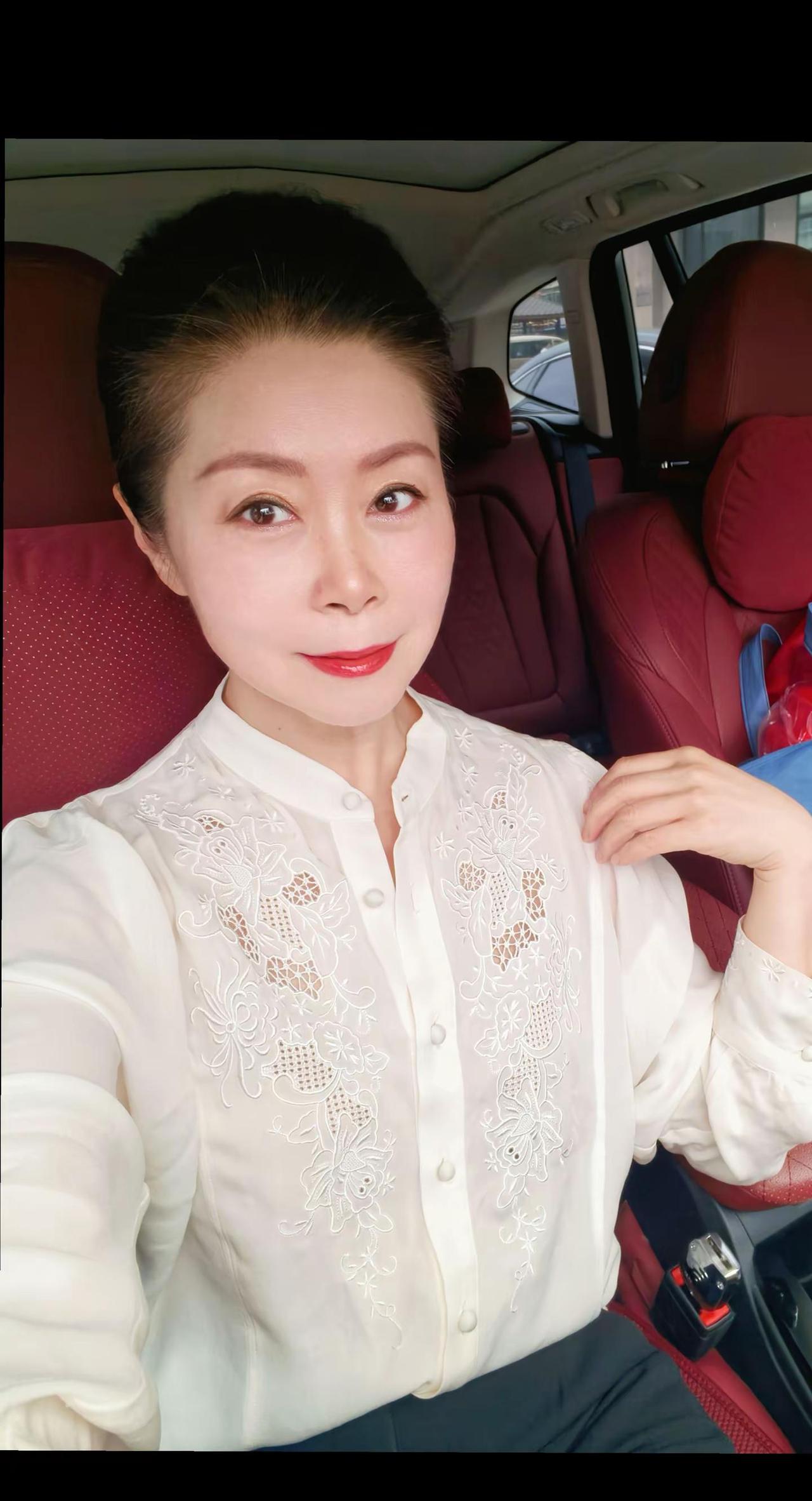 我们除了外表可以很女人，行为、思想、眼界、格局，可以更男人。