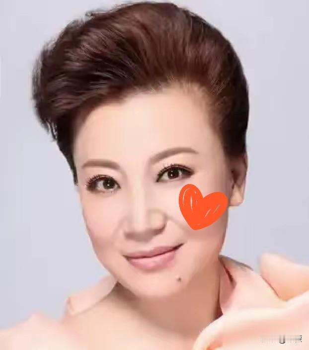 小香玉没去。
陈小香走的时候八十岁，追悼会现场来了不少学生和老戏迷，可始终没见到