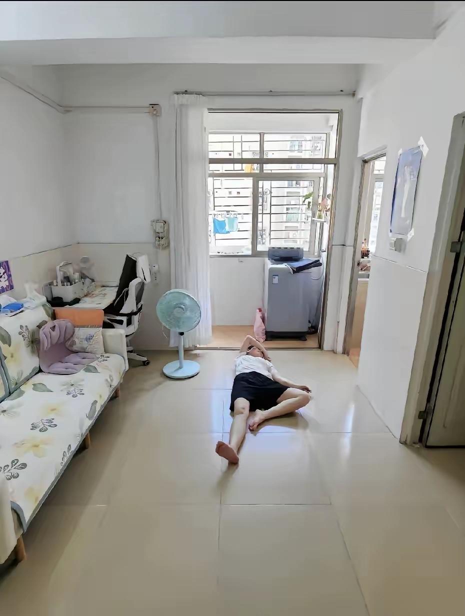 独生女真的很可怜，我邻居今年都已经40岁了，独生女，父母不在了，她也不上班了，未
