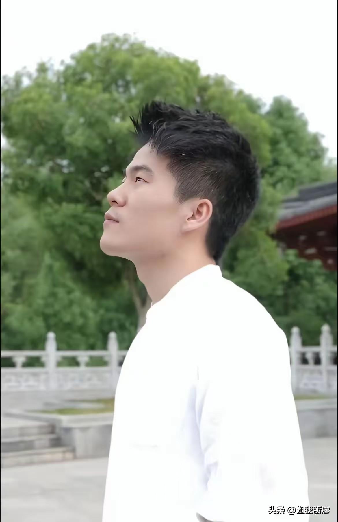 董宇辉春节休了9天假，
居然发长文说“心怀愧疚”？
网友直接炸锅：“我休9天恨不