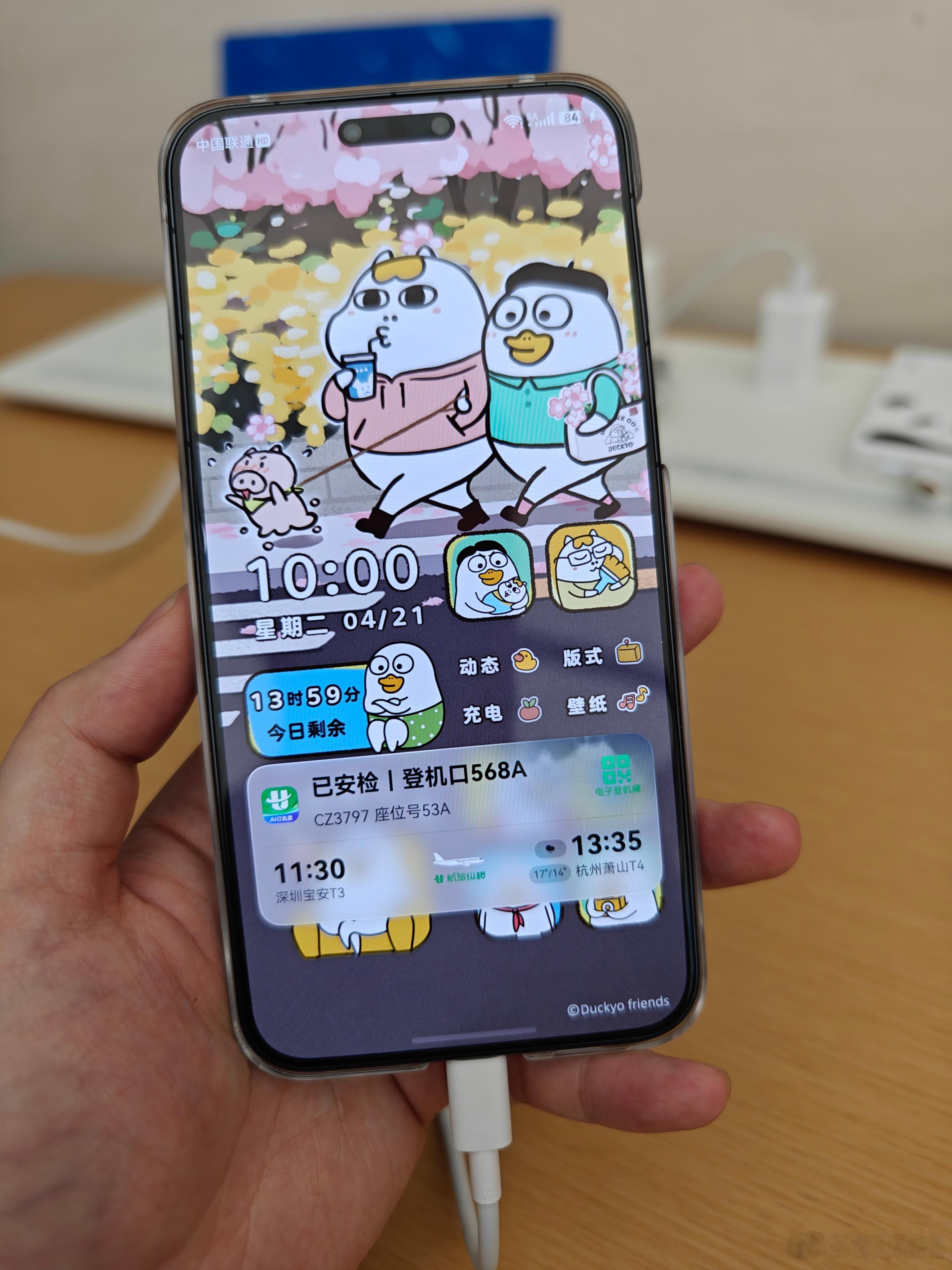 华为自家的无线充速度还蛮快的无线快充可以达到80W，和有线100W的实际体验差距